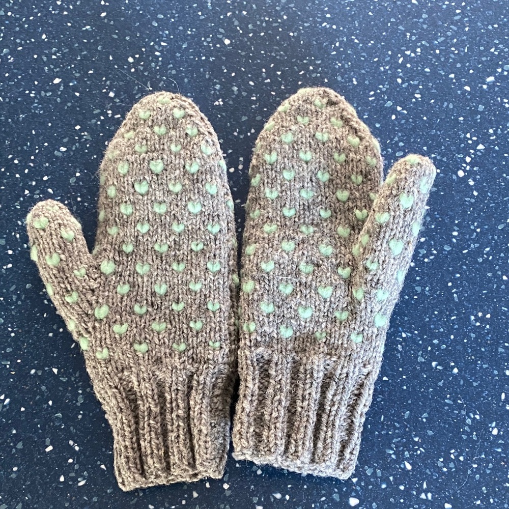 Stylish Knit Mittens with Mint Accents